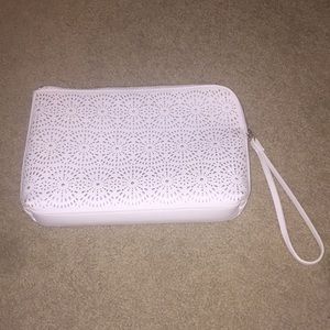 Old Navy White Wristlet